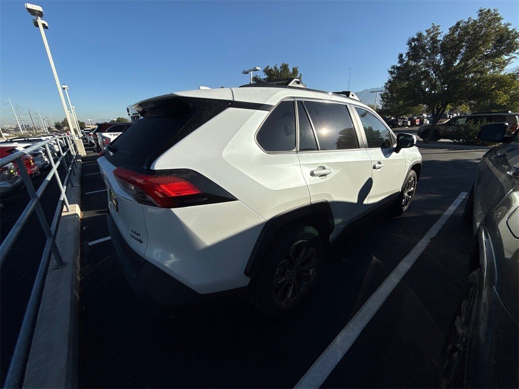 2024 Toyota RAV4 Hybrid XLE Premium photo 2