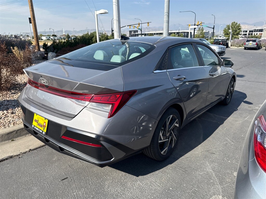 2025 Hyundai Elantra Limited photo 3