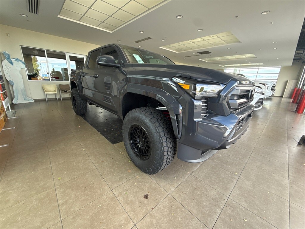 2025 Toyota Tacoma SR5 photo 4