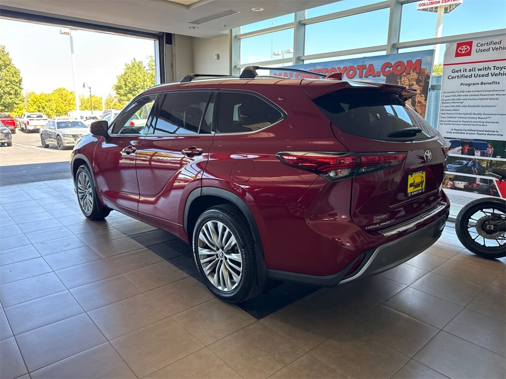 2022 Toyota Highlander Platinum photo 2