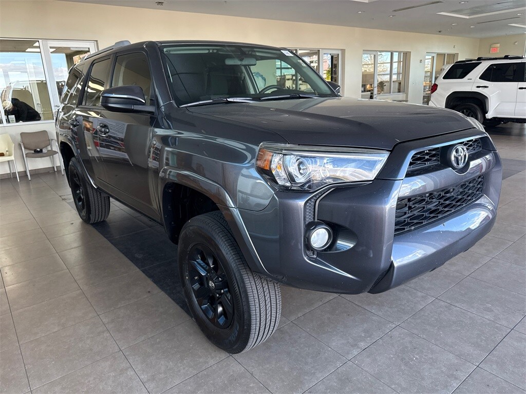 2018 Toyota 4Runner SR5 photo 4