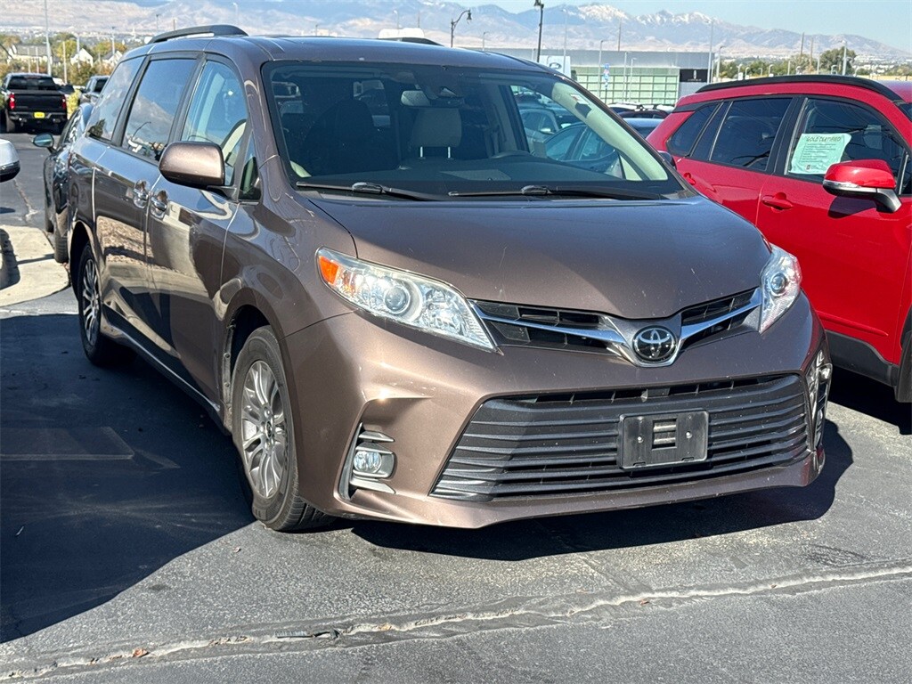 2020 Toyota Sienna XLE photo 4