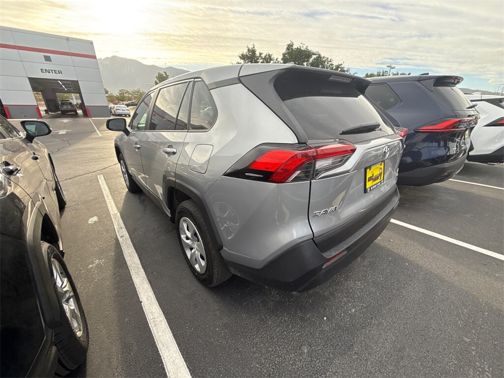 2024 Toyota RAV4 LE photo 2