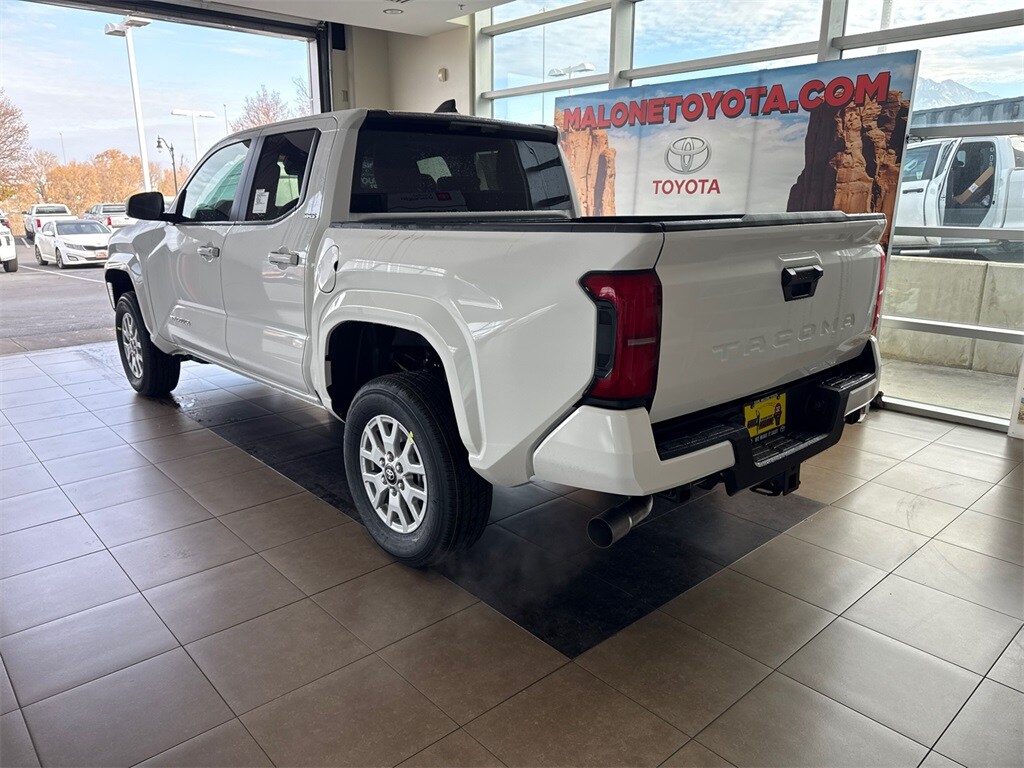 2026 Toyota Tacoma SR5 photo 2