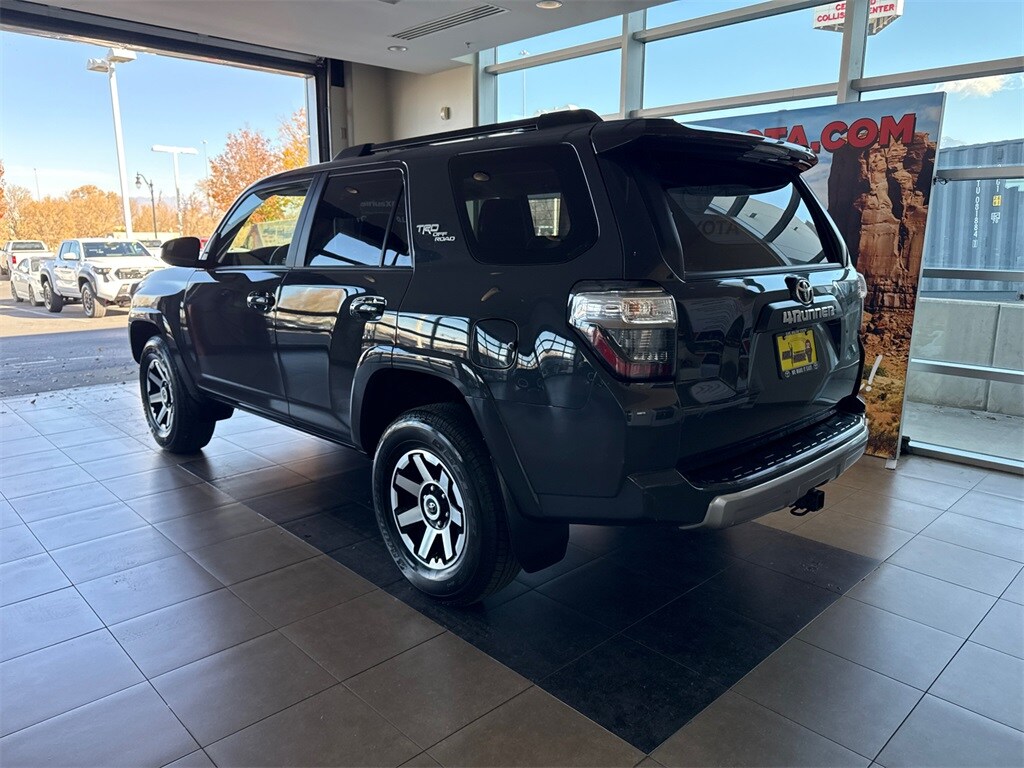 2024 Toyota 4Runner TRD Off-Road photo 2