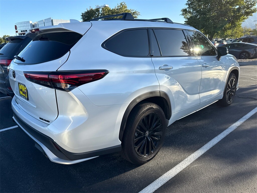 2023 Toyota Highlander XSE photo 3