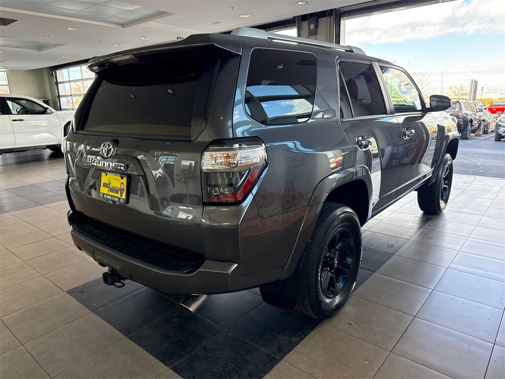 2018 Toyota 4Runner SR5 photo 3