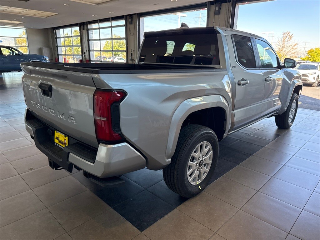 2025 Toyota Tacoma SR5 photo 3