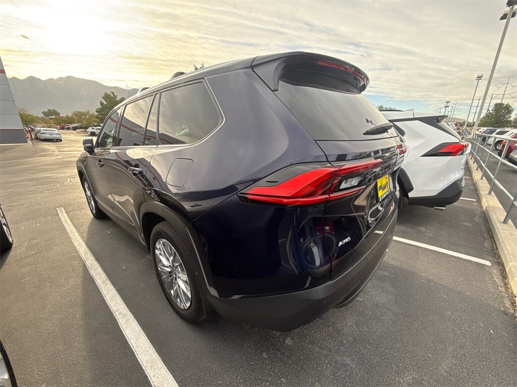2024 Toyota Grand Highlander Platinum photo 2