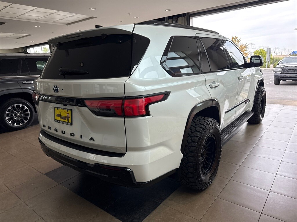 2023 Toyota Sequoia Platinum photo 4