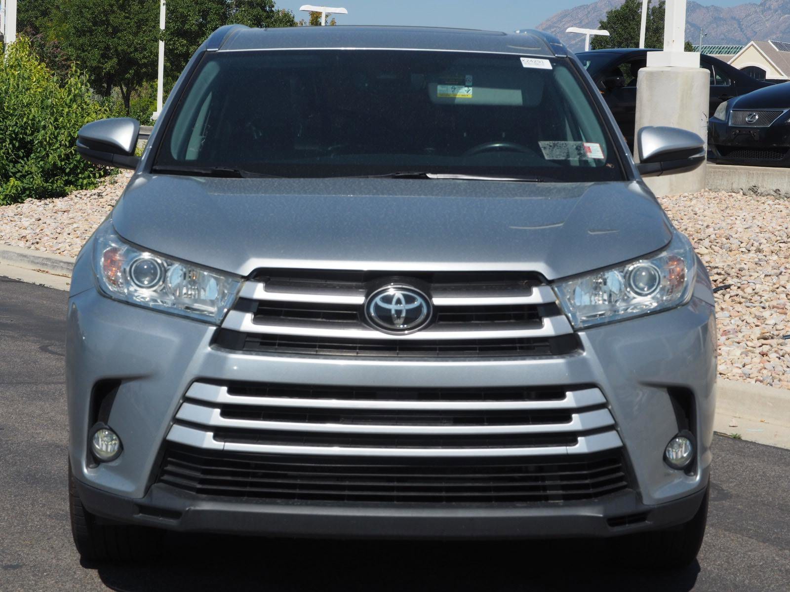 Used 2019 Toyota Highlander XLE with VIN 5TDJZRFH4KS616974 for sale in Draper, UT