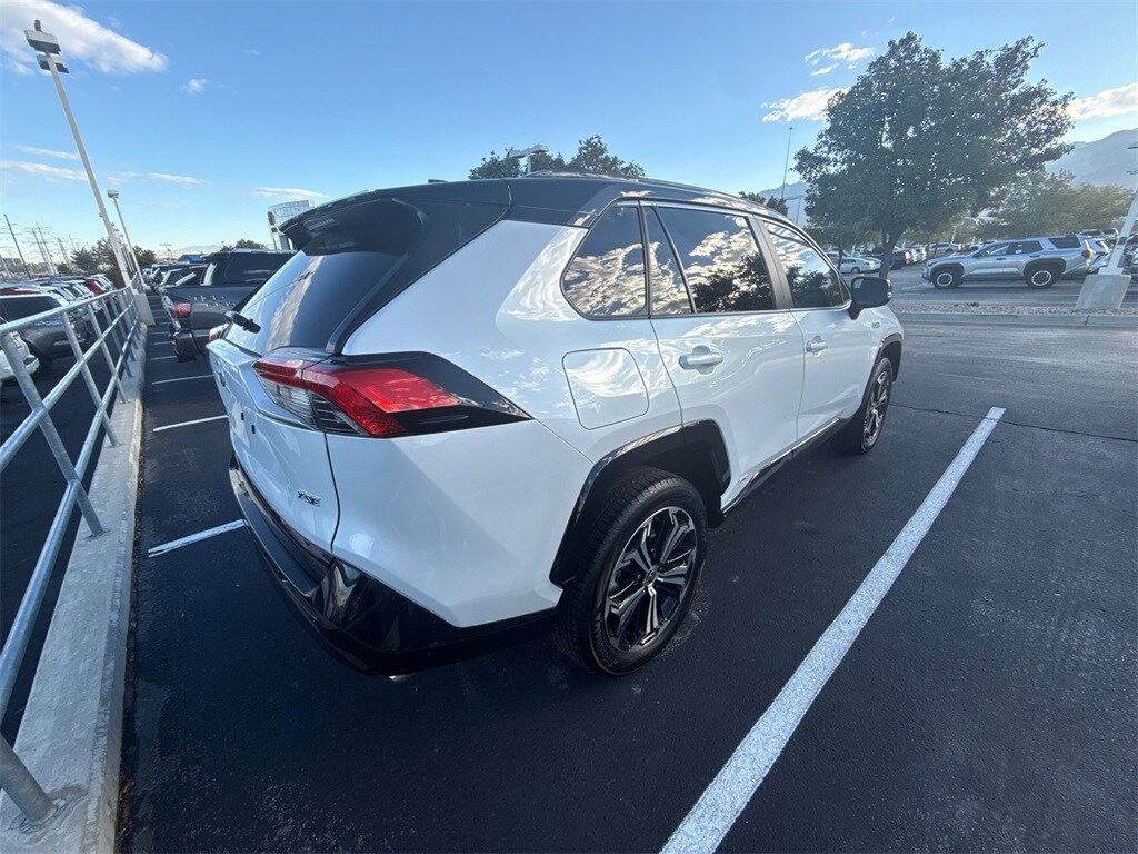 2024 Toyota RAV4 Prime XSE photo 2