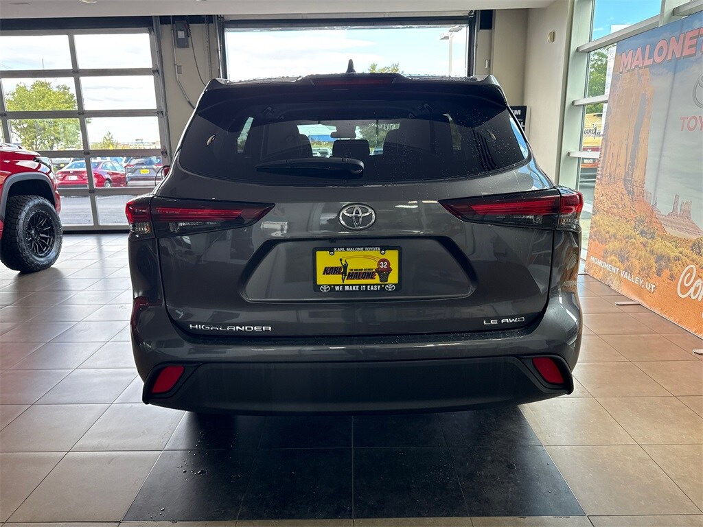 2024 Toyota Highlander Base photo 2