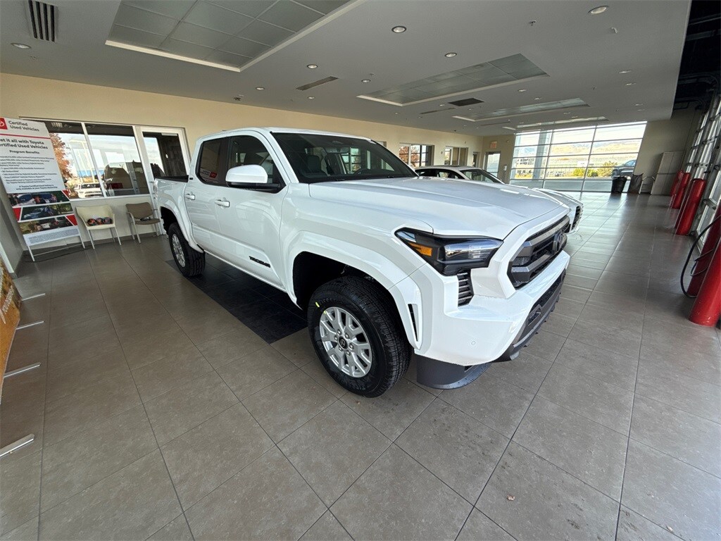 2025 Toyota Tacoma SR5 photo 4