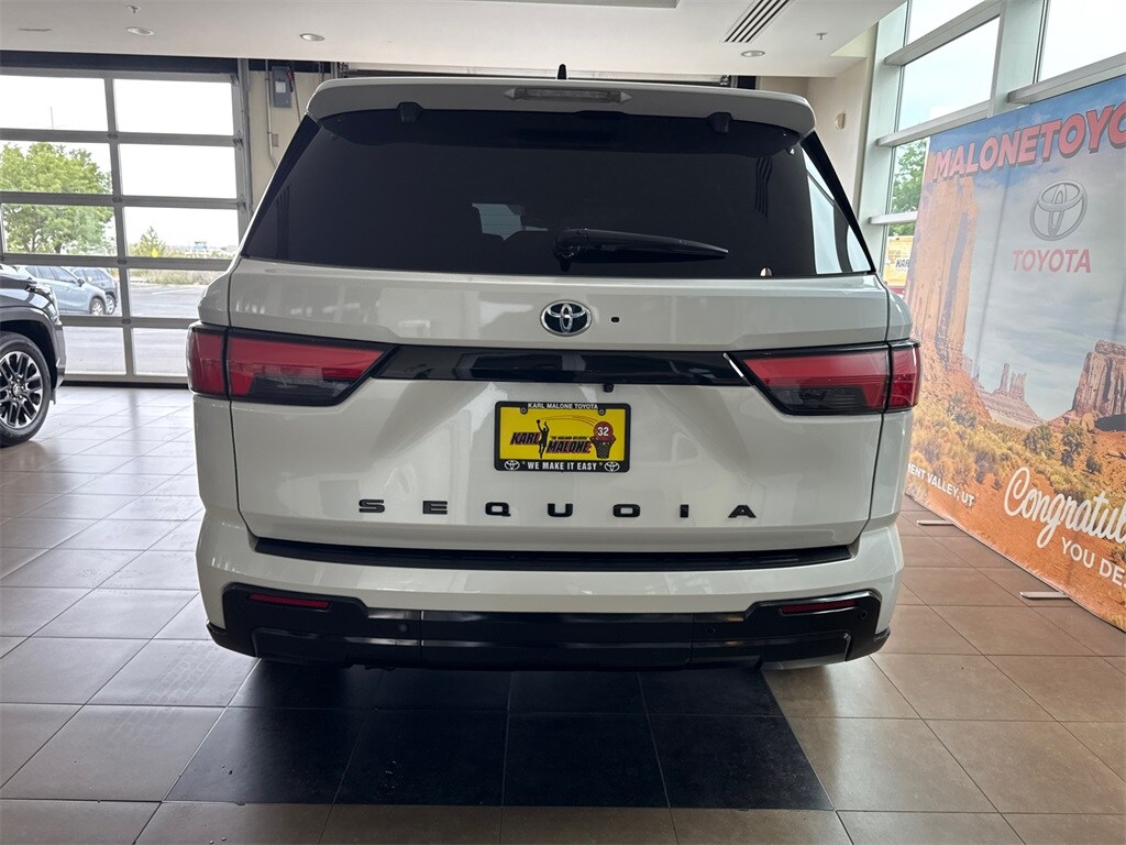 2023 Toyota Sequoia Platinum photo 3