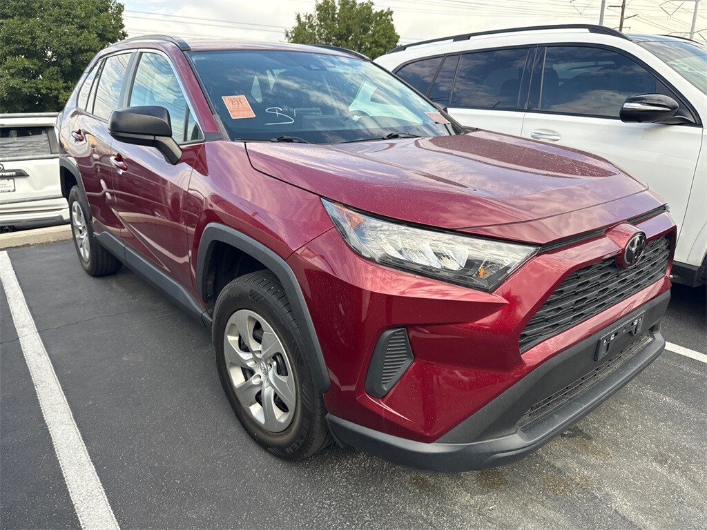 2021 Toyota RAV4 LE photo 4