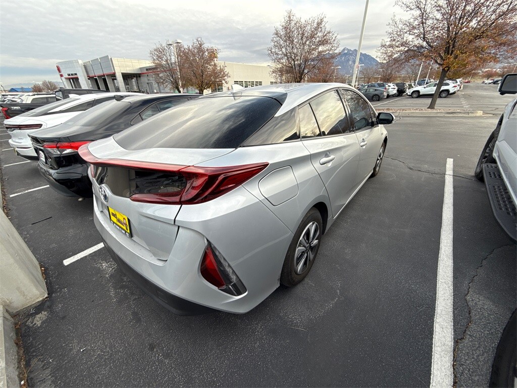 2017 Toyota Prius Prime Three photo 3