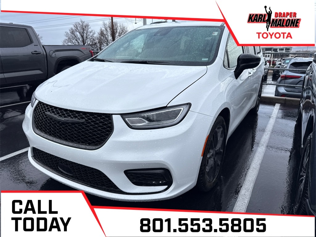 2026 Chrysler Pacifica Limited's photo