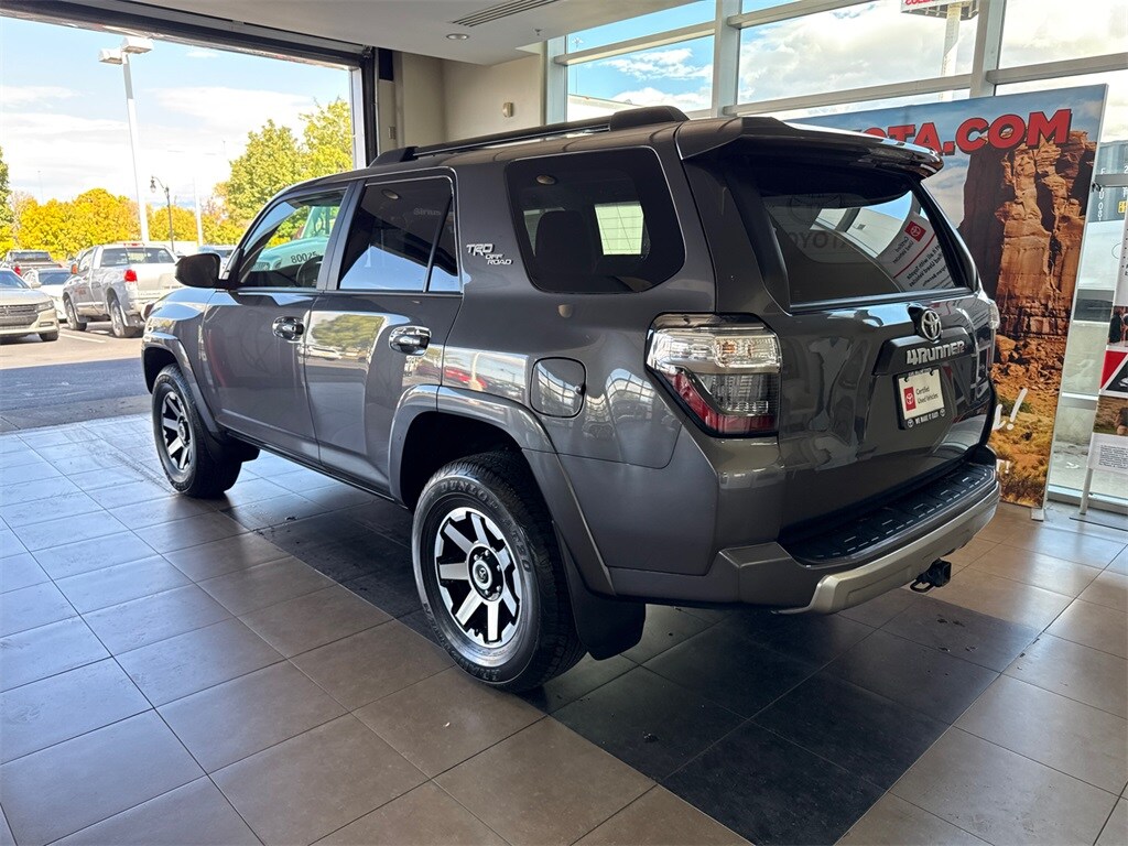 2022 Toyota 4Runner TRD Off-Road photo 2