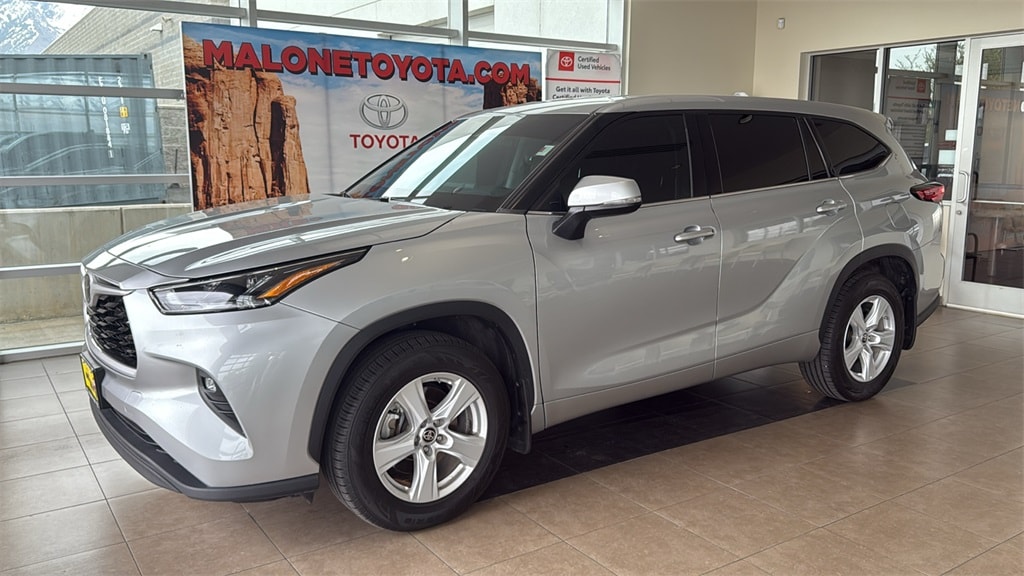 Used 2021 Toyota Highlander LE with VIN 5TDBZRBH8MS532895 for sale in Draper, UT
