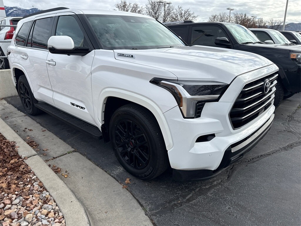 2025 Toyota Sequoia SR5 photo 2