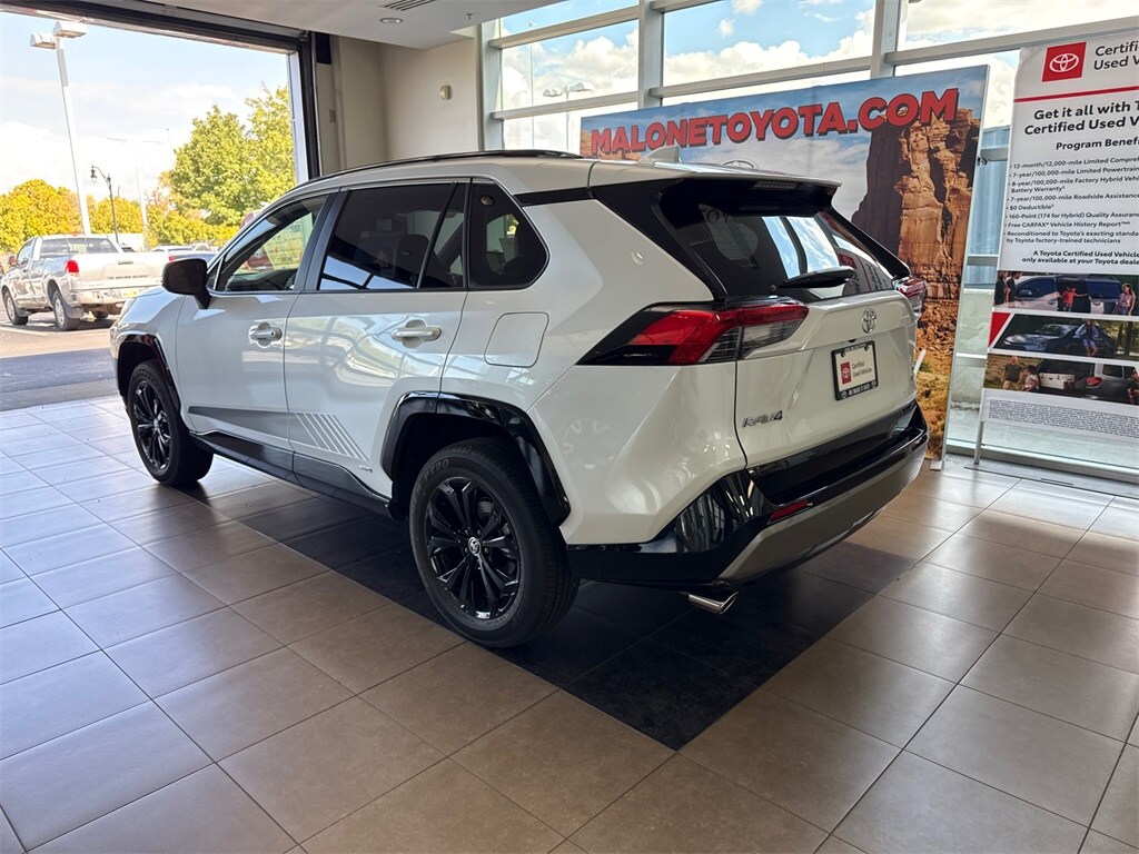 2025 Toyota RAV4 Hybrid SE photo 2