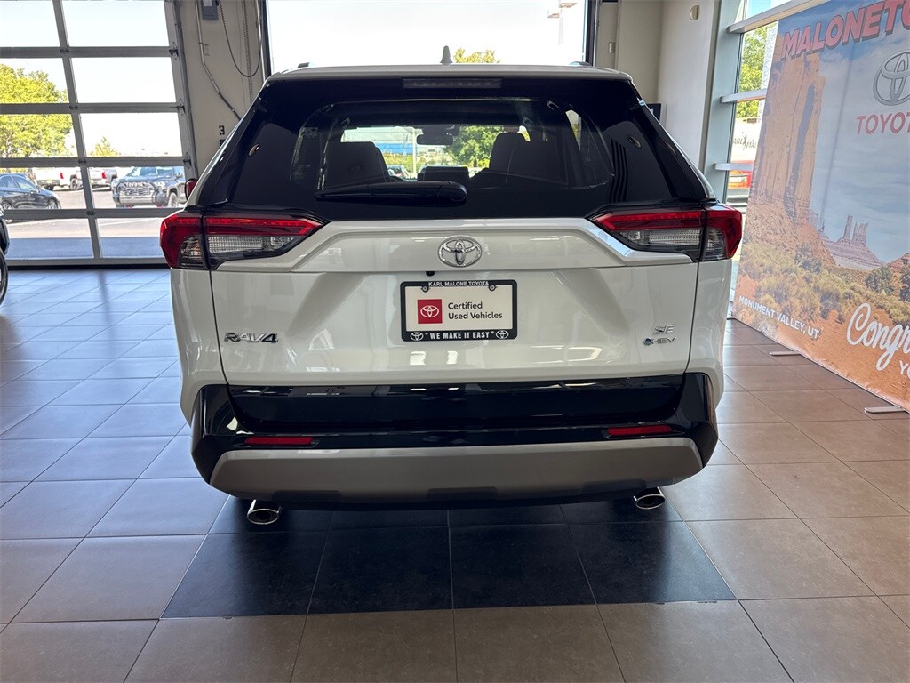 2025 Toyota RAV4 Hybrid SE photo 3