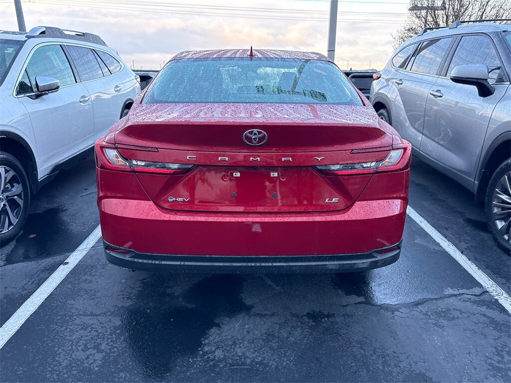 2025 Toyota Camry SE photo 3
