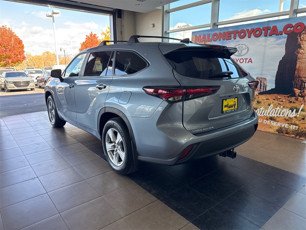 Used 2024 Toyota Highlander LE SUV