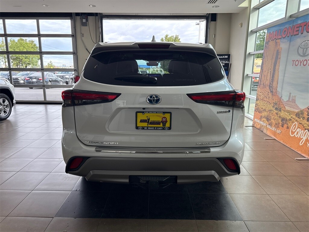 2023 Toyota Highlander Hybrid Platinum photo 2