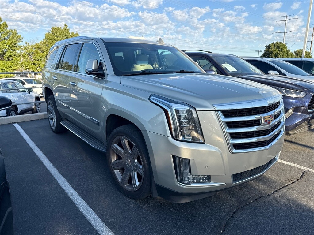 2016 Cadillac Escalade Luxury photo 4
