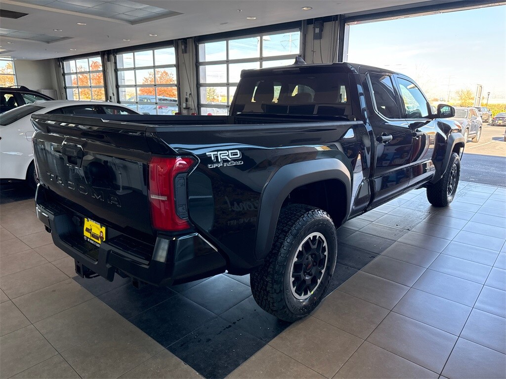 2025 Toyota Tacoma TRD Off-Road photo 3