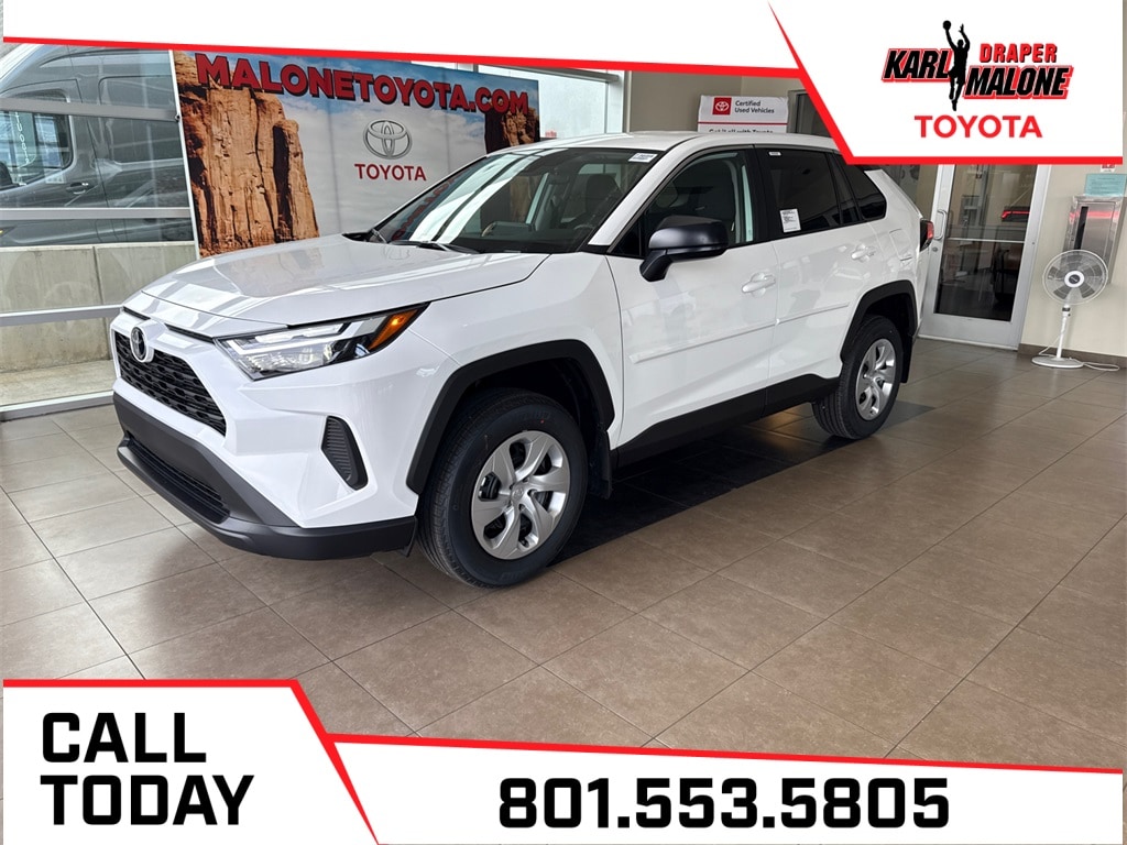 2025 Toyota RAV4 LE's photo