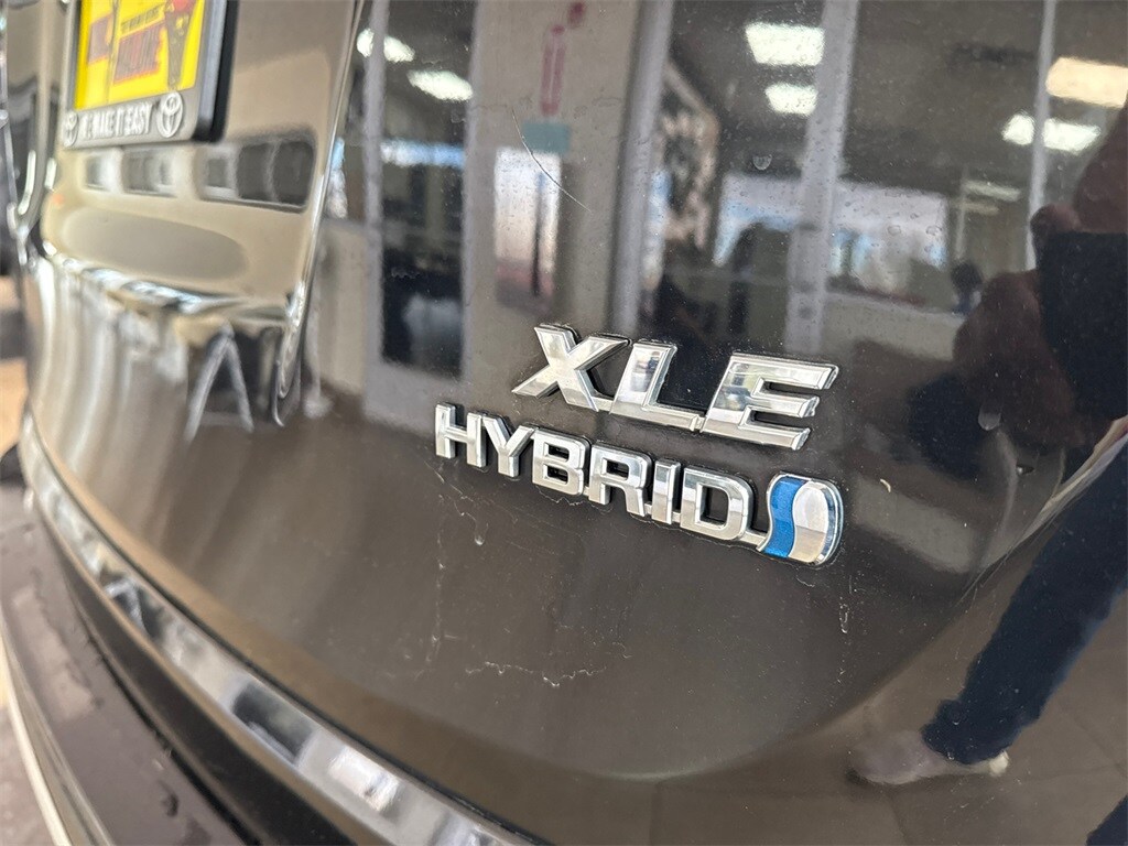 2018 Toyota RAV4 Hybrid XLE photo 4
