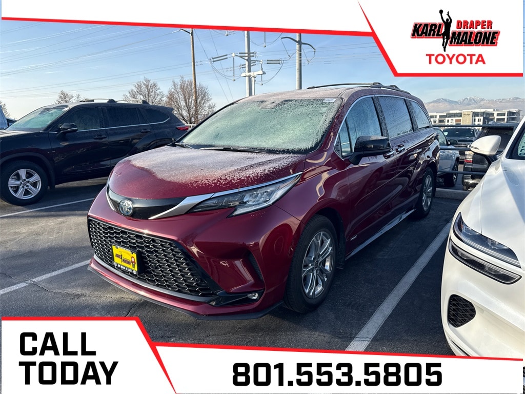 2021 Toyota Sienna XSE's photo