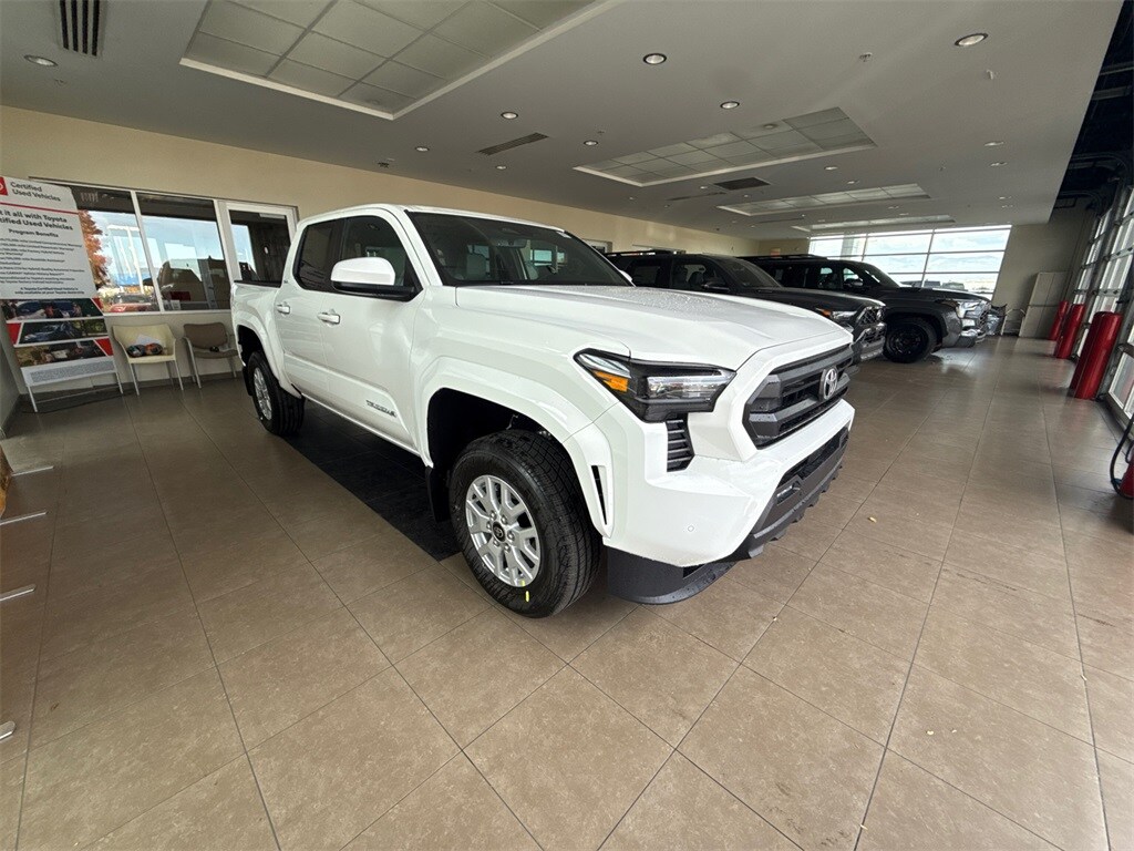 2025 Toyota Tacoma SR5 photo 4