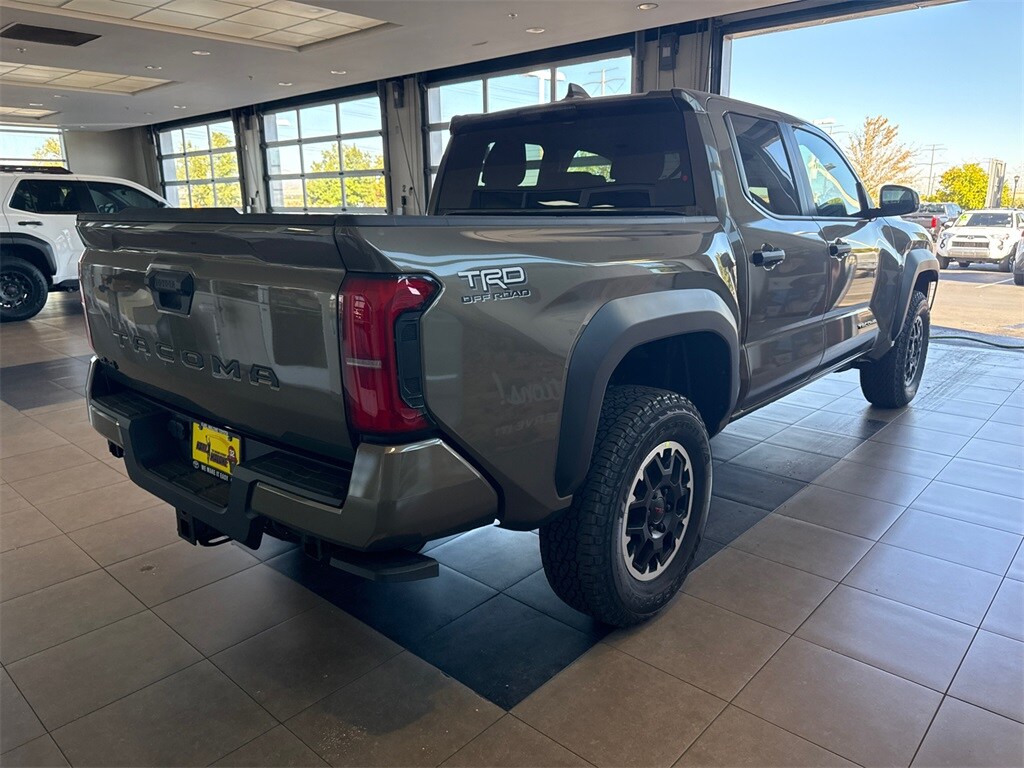 2025 Toyota Tacoma TRD Off-Road photo 4