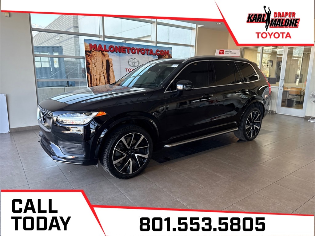 2020 Volvo XC90 Momentum's photo