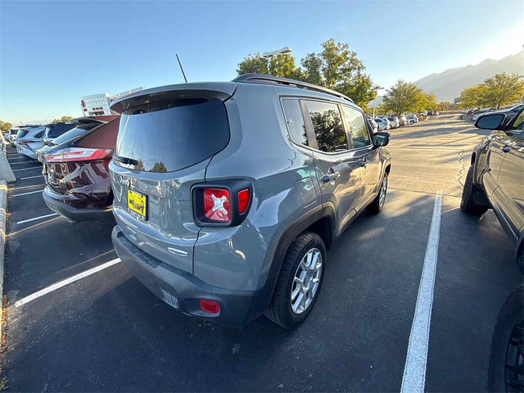 2021 Jeep Renegade Latitude photo 3