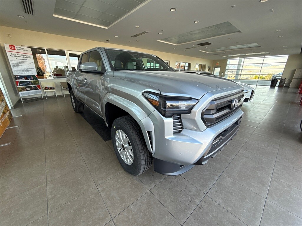 2025 Toyota Tacoma SR5 photo 4