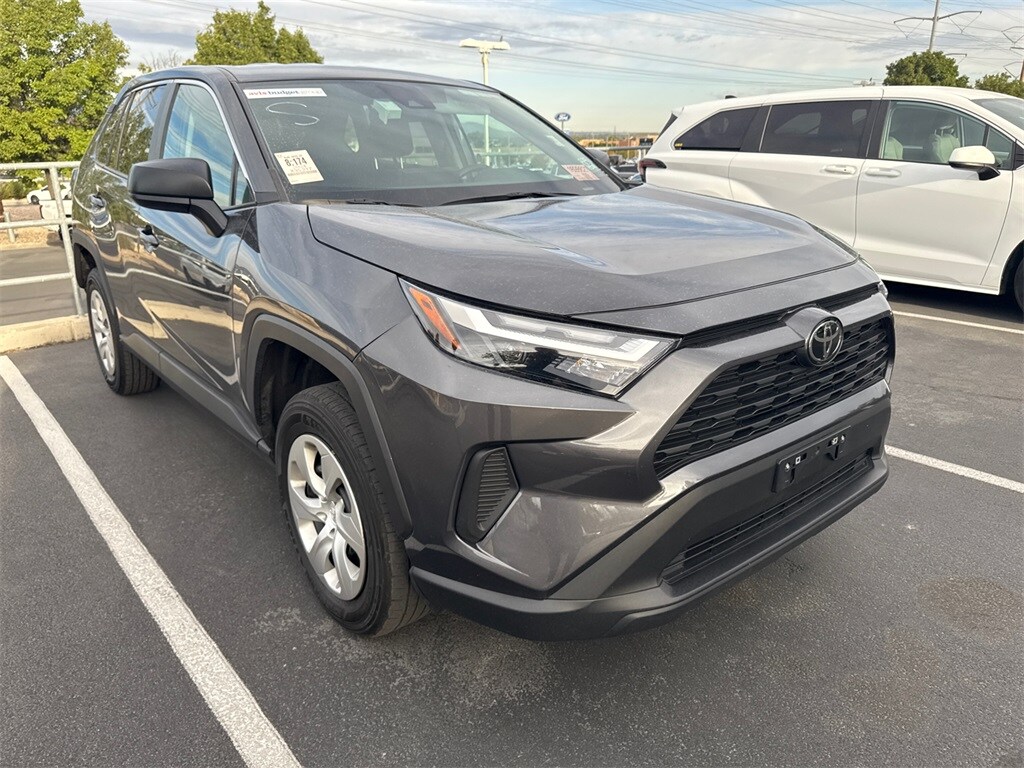 2024 Toyota RAV4 LE photo 4