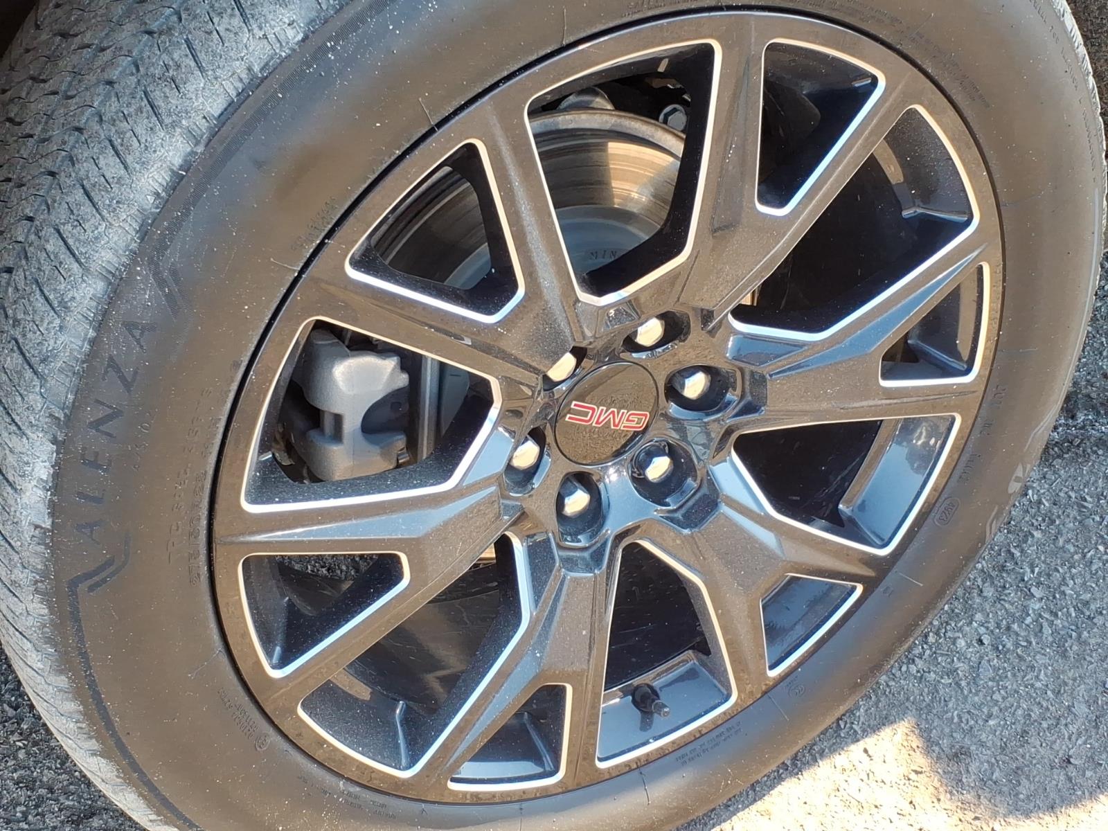 2024 GMC Yukon Denali - Photo 6