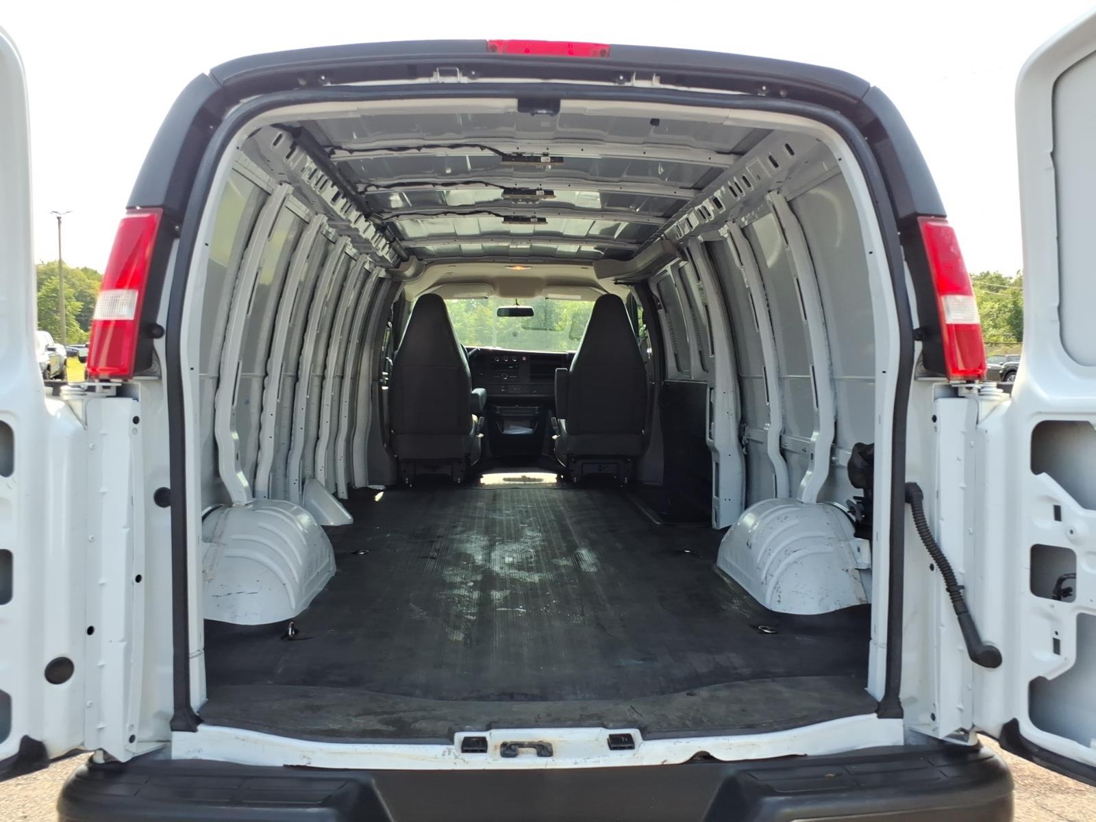 2023 GMC Savana Cargo Work Van - Photo 11