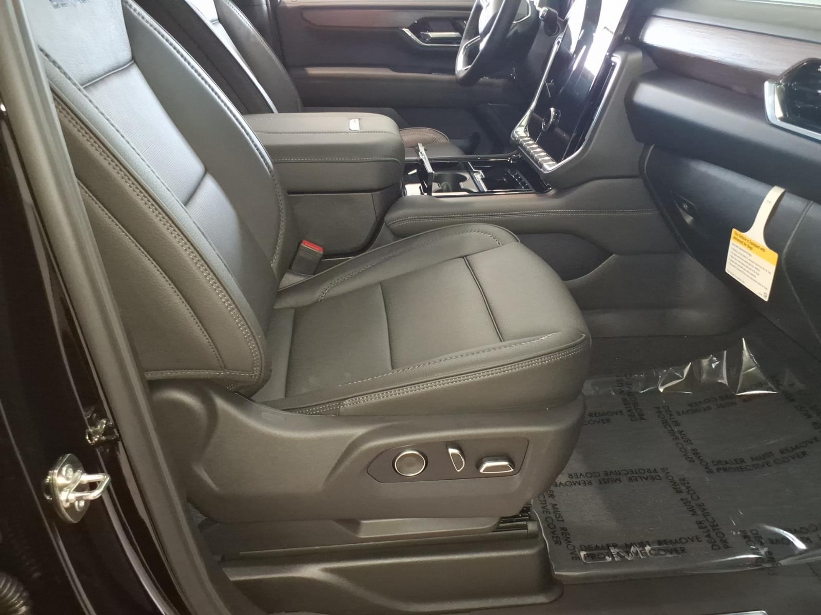 2026 GMC Yukon Denali - Photo 8