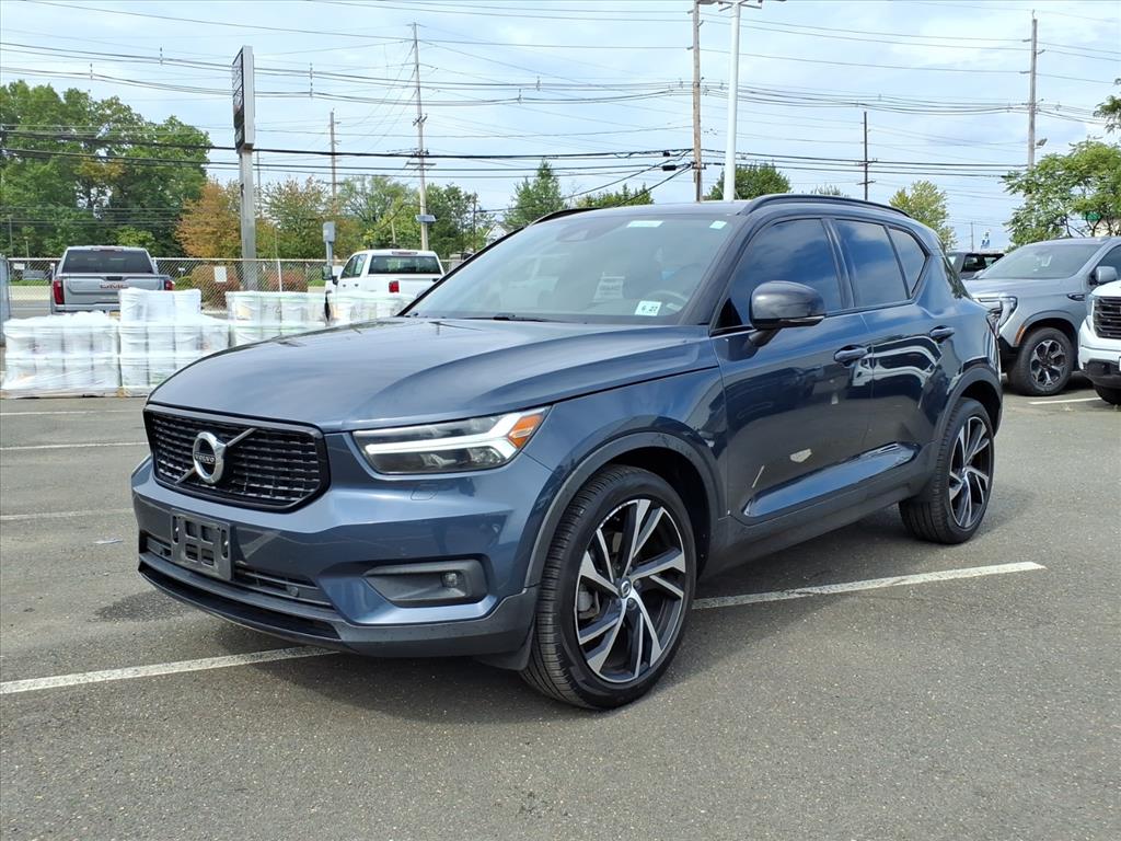 2022 Volvo XC40 T5 R-Design photo 3