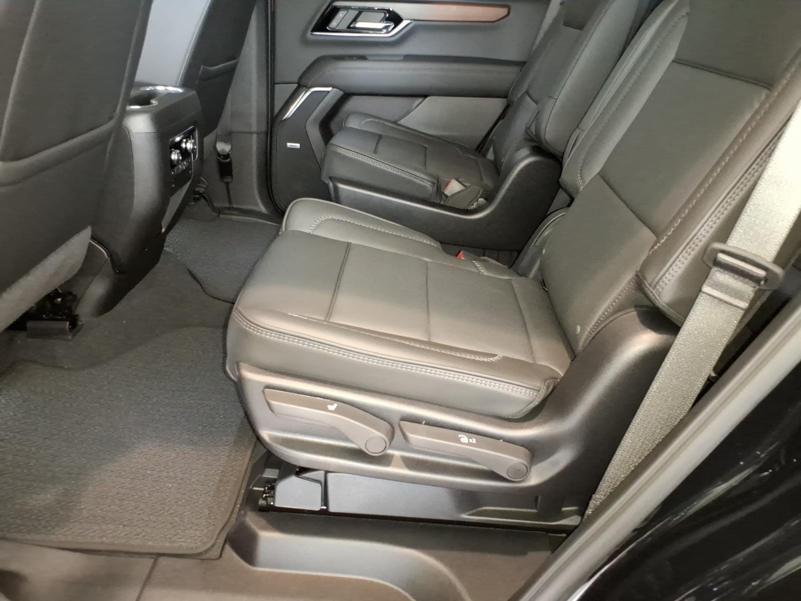2026 GMC Yukon Denali - Photo 12