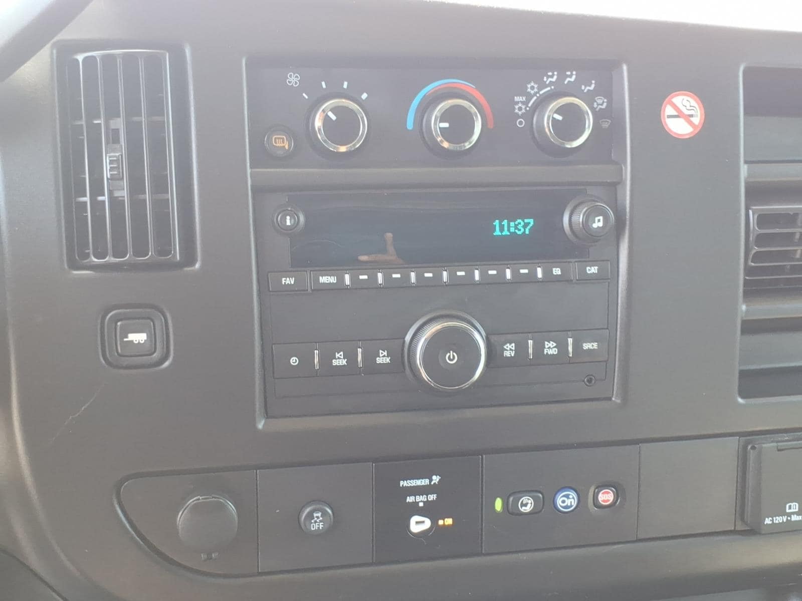 2023 GMC Savana Cargo Work Van - Photo 18