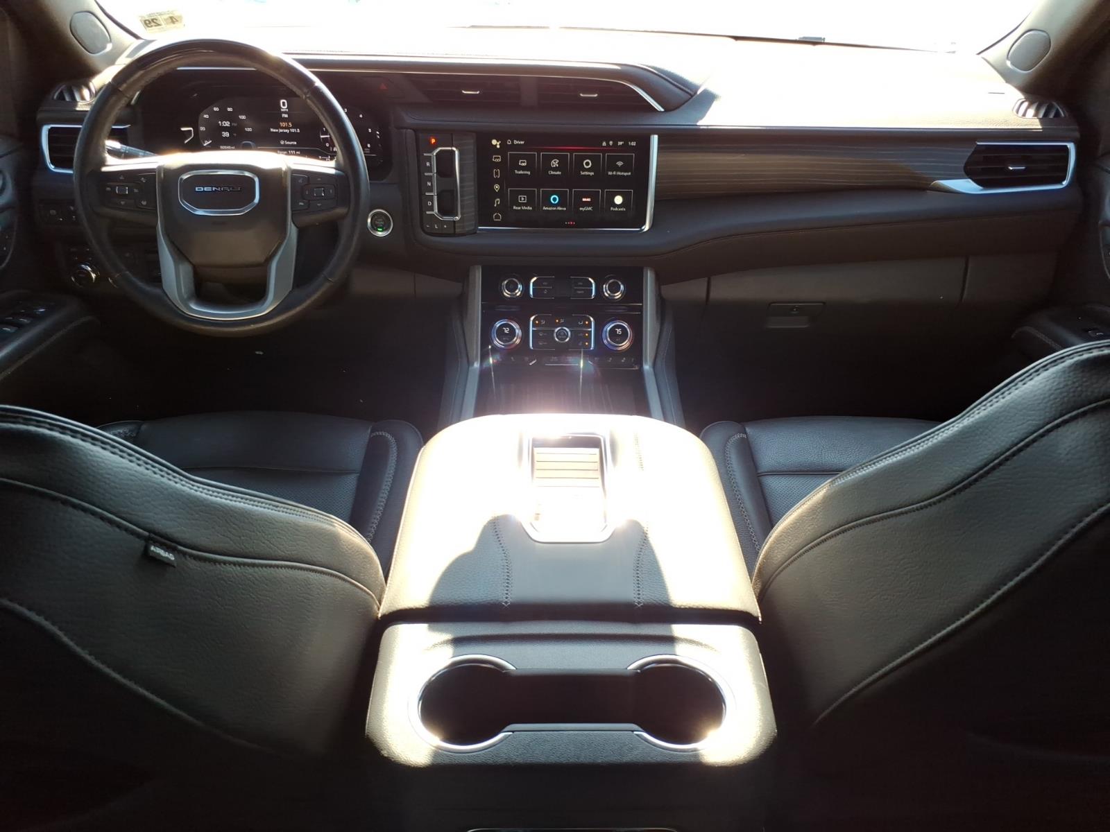 2024 GMC Yukon Denali - Photo 8