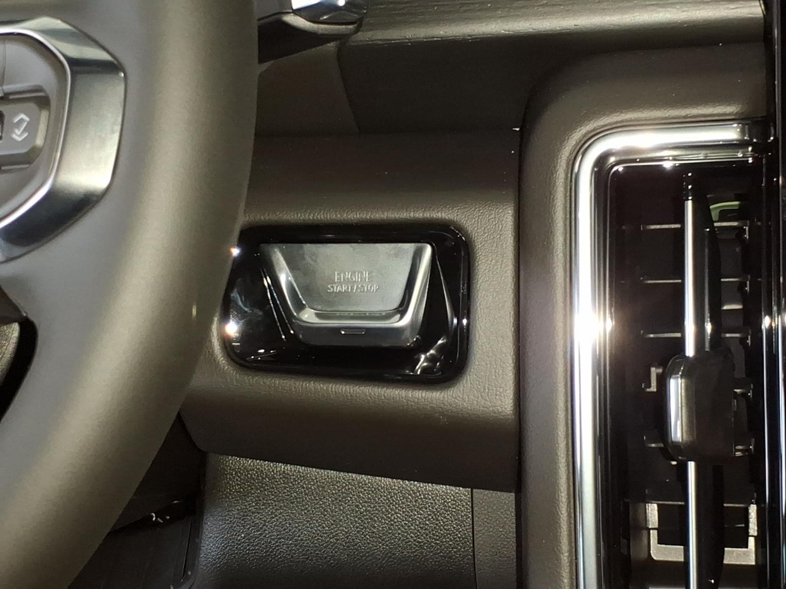 2026 GMC Yukon Denali - Photo 22