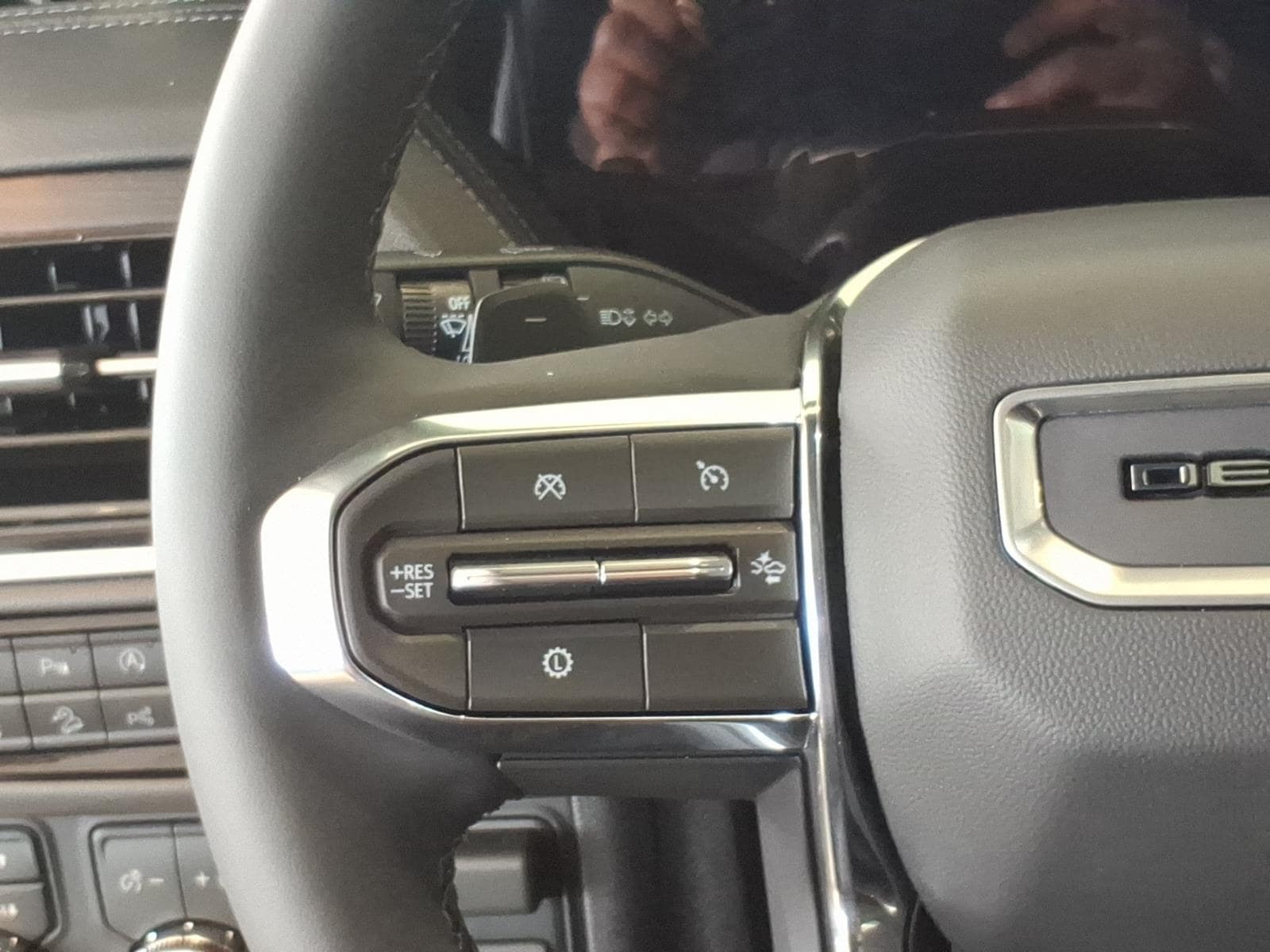2026 GMC Yukon Denali - Photo 18